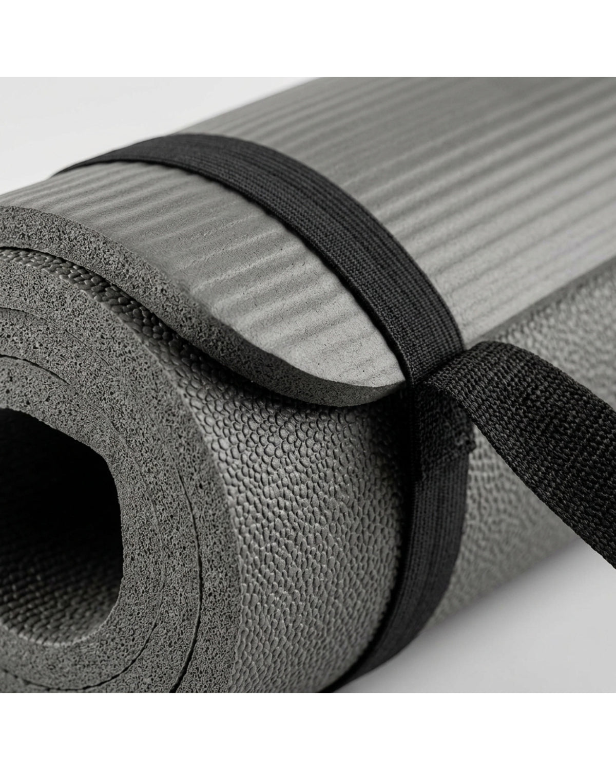 Yomba Closed-Cell NBR Yoga Mat with Carry Strap 183 x 66 cm 10 mm Graphite - Detail view